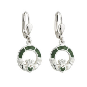 A pair of earrings with the claddagh symbol on them.