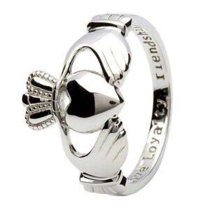 A claddagh ring with the words " i love you forever ".