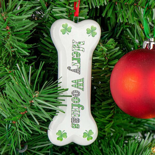 A christmas ornament with the words " merry woofmas ".