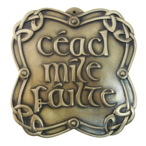 A plaque with the words cead mile failte in it.