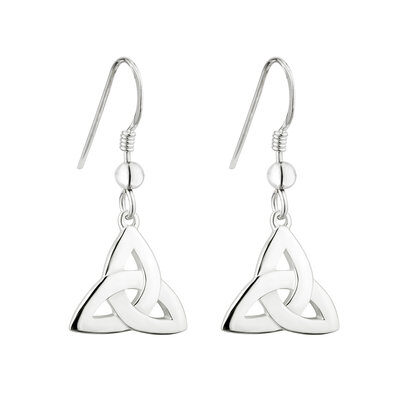 A pair of silver earrings with triangles on them.